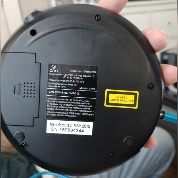 ONN PORTABLE CD PLAYER (BLACK) WITH FM RADIO and Headphones - Picture 7 of 8